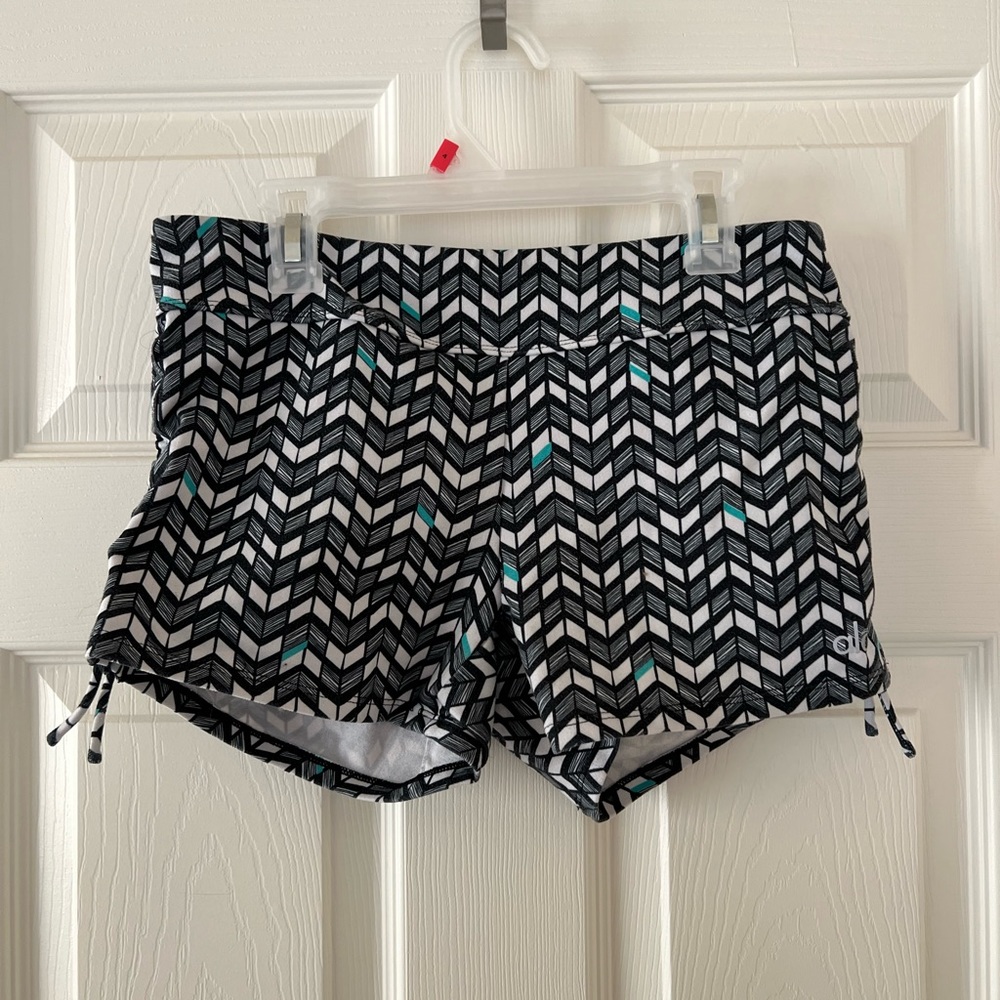 Alo Yoga Shorts sz Small